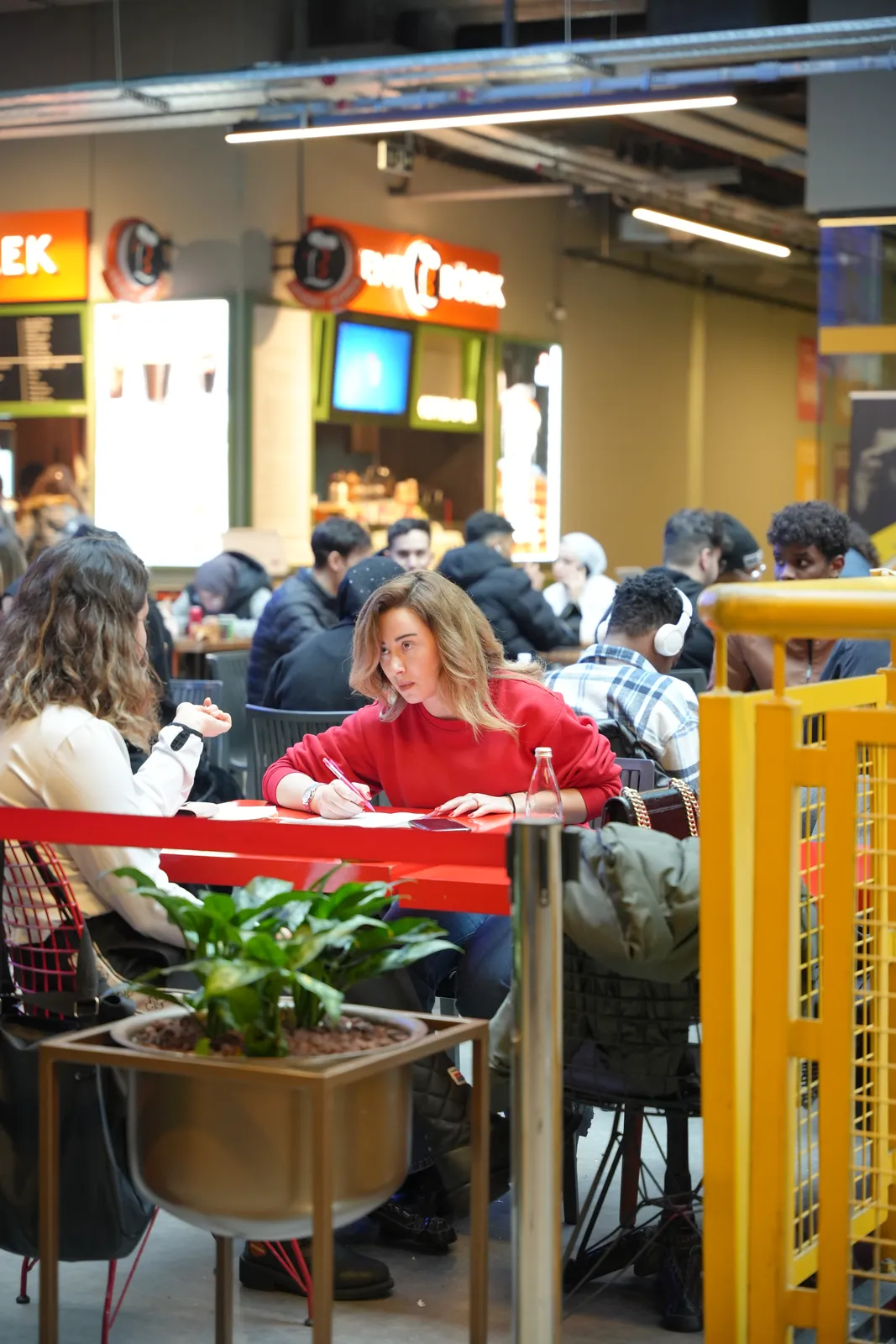 Dining Areas — İstanbul Nişantaşı Üniversitesi NeoTech Campus